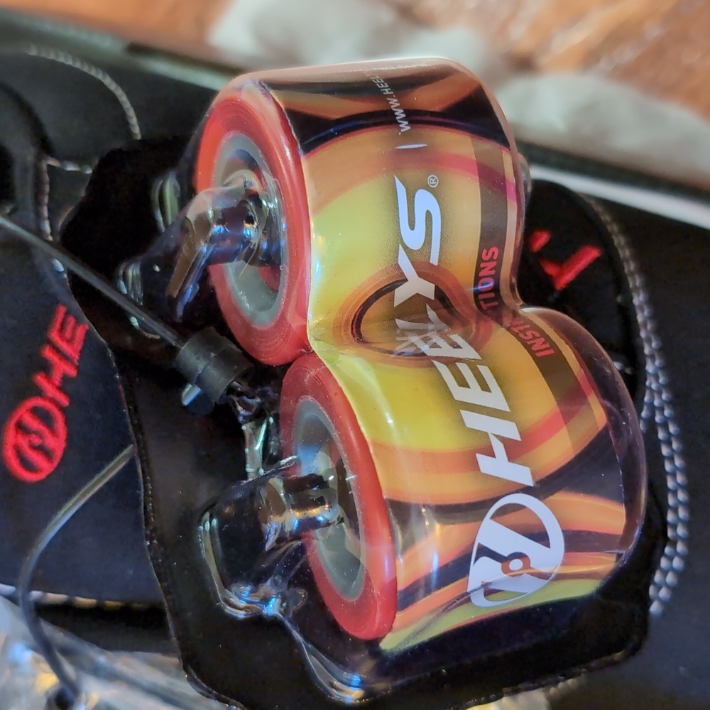 Heelys Pro 20 Mens Shoe Size 11 Black Red Tool Red Wheels Box Included New - Picture 3 of 11